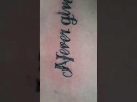 Significado del tatuaje "never give up"